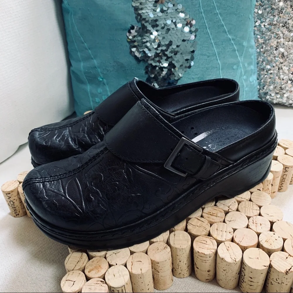 Classic Black Leather Slip-On Clogs - Picture 3 of 8
